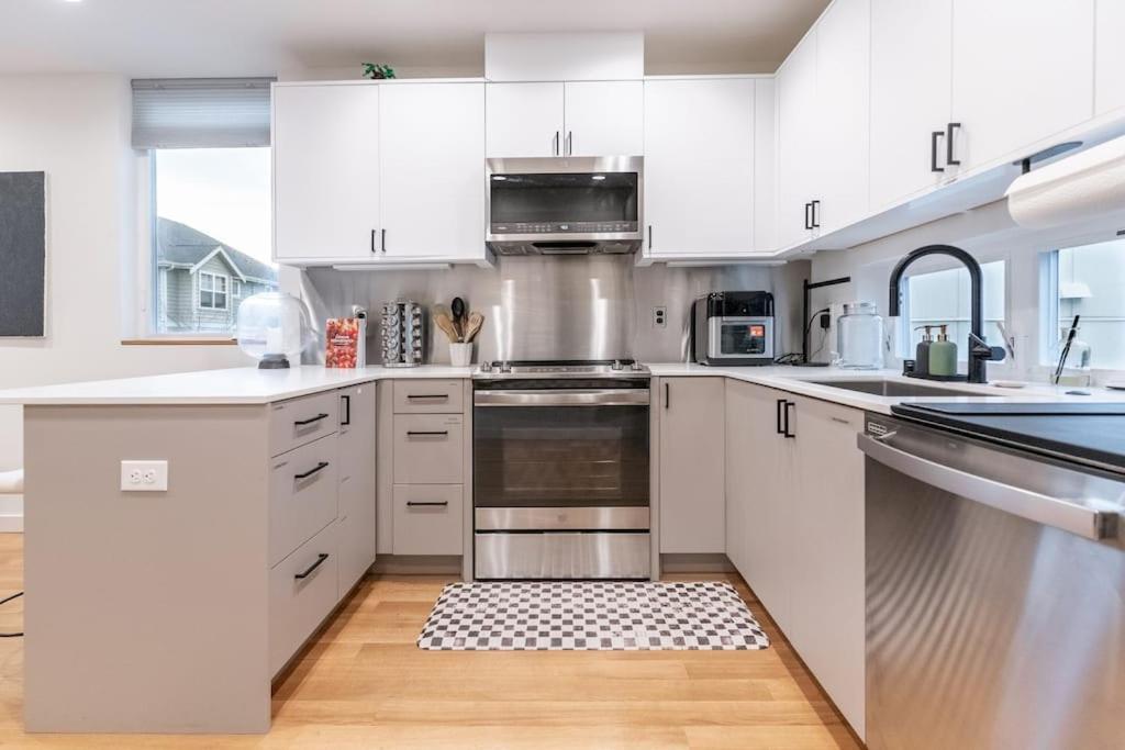 Ballard'S Pet-Friendly Mid Century Home + Rooftop Deck Seattle Exterior photo